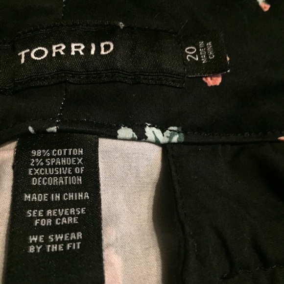 Torrid Floral Shorts - Picture 4 of 4